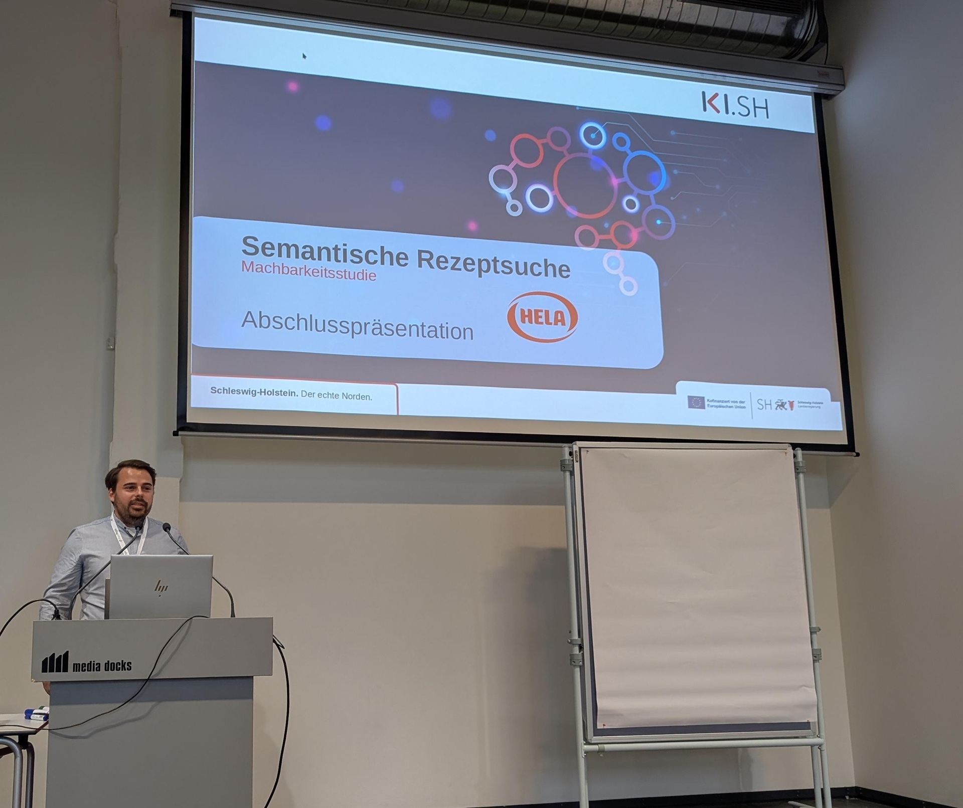 Keno Teppris (KI.SH) präsentiert die gemeinsame Machbarkeitsstudie mit der Hela Gewürzwerk Hermann Laue GmbH.